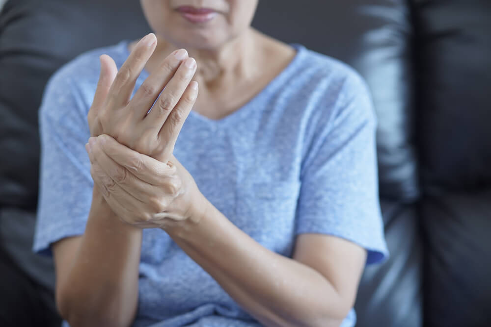 pain in back of hand