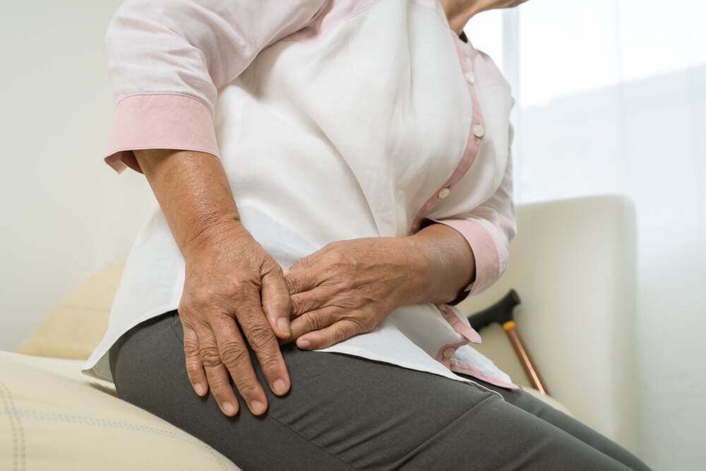 sharp, stinging pain in hip