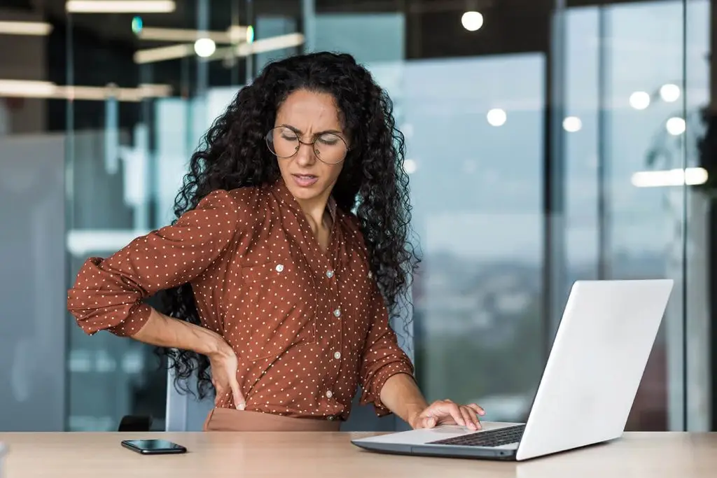 9 long-term effects of bad posture office worker latin american business reaper is si 2022 12 08 04 08 54 utc 1 9 long-term effects of bad posture uncategorized
